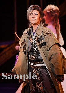 鳳月杏 舞台写真／月組 梅田芸術劇場シアター・ドラマシティ、東京建物 Brillia HALL公演 『出島小宇宙戦争』