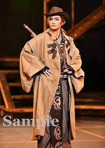 鳳月杏 舞台写真／月組 梅田芸術劇場シアター・ドラマシティ、東京建物 Brillia HALL公演 『出島小宇宙戦争』