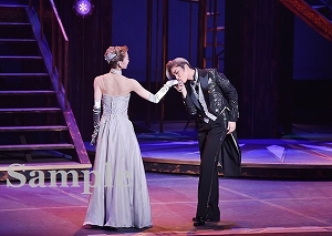 鳳月・海乃 舞台写真／月組 梅田芸術劇場シアター・ドラマシティ、東京建物 Brillia HALL公演 『出島小宇宙戦争』