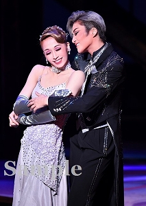 鳳月・海乃 舞台写真／月組 梅田芸術劇場シアター・ドラマシティ、東京建物 Brillia HALL公演 『出島小宇宙戦争』