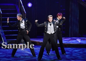 鳳月・暁・風間 舞台写真／月組 梅田芸術劇場シアター・ドラマシティ、東京建物 Brillia HALL公演 『出島小宇宙戦争』