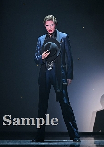 愛月ひかる 舞台写真／星組東京公演『眩耀（げんよう）の谷～舞い降りた新星～』『Ray―星の光線―』