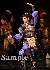 礼真琴 舞台写真／星組東京公演『眩耀（げんよう）の谷～舞い降りた新星～』『Ray―星の光線―』