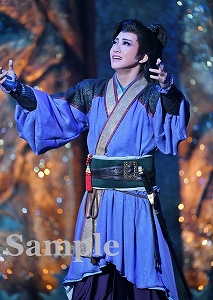 礼真琴 舞台写真／星組東京公演『眩耀（げんよう）の谷～舞い降りた新星～』『Ray―星の光線―』