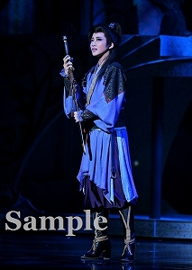 礼真琴 舞台写真／星組東京公演『眩耀（げんよう）の谷～舞い降りた新星～』『Ray―星の光線―』