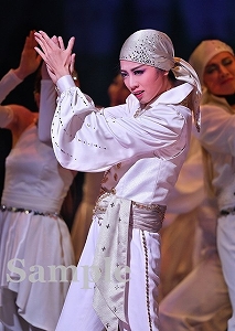 礼真琴 舞台写真／星組東京公演『眩耀（げんよう）の谷～舞い降りた新星～』『Ray―星の光線―』