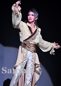 礼真琴 舞台写真／星組東京公演『眩耀（げんよう）の谷～舞い降りた新星～』『Ray―星の光線―』