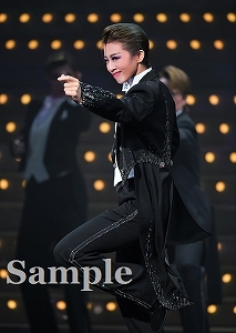 礼真琴 舞台写真／星組東京公演『眩耀（げんよう）の谷～舞い降りた新星～』『Ray―星の光線―』