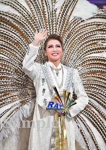 礼真琴 舞台写真／星組東京公演『眩耀（げんよう）の谷～舞い降りた新星～』『Ray―星の光線―』