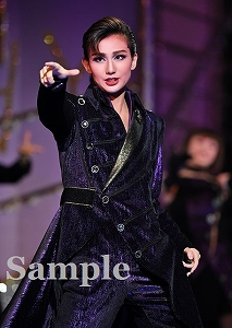 綺城ひか理 舞台写真／星組東京公演『眩耀（げんよう）の谷～舞い降りた新星～』『Ray―星の光線―』