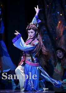 舞空瞳 舞台写真／星組東京公演『眩耀（げんよう）の谷～舞い降りた新星～』『Ray―星の光線―』