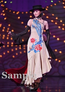 舞空瞳 舞台写真／星組東京公演『眩耀（げんよう）の谷～舞い降りた新星～』『Ray―星の光線―』