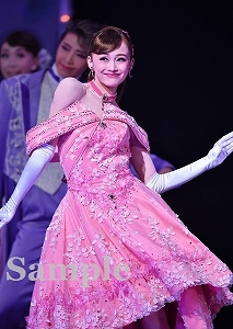 舞空瞳 舞台写真／星組東京公演『眩耀（げんよう）の谷～舞い降りた新星～』『Ray―星の光線―』