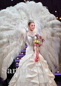 舞空瞳 舞台写真／星組東京公演『眩耀（げんよう）の谷～舞い降りた新星～』『Ray―星の光線―』