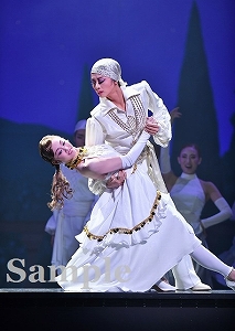 礼・舞空 舞台写真／星組東京公演『眩耀（げんよう）の谷～舞い降りた新星～』『Ray―星の光線―』