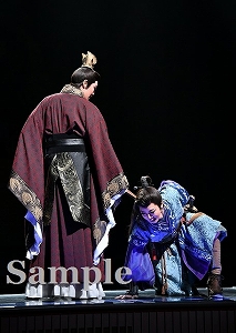 礼・愛月 舞台写真／星組東京公演『眩耀（げんよう）の谷～舞い降りた新星～』『Ray―星の光線―』