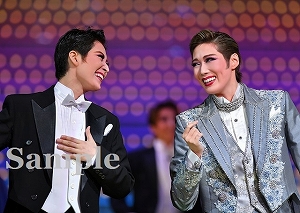 愛月・瀬央 舞台写真／星組東京公演『眩耀（げんよう）の谷～舞い降りた新星～』『Ray―星の光線―』