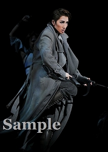 真風涼帆 舞台写真／宙組梅田芸術劇場メインホール、日生劇場公演『FLYING SAPA ―フライング サパ―』