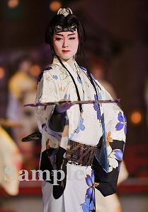 暁千星 舞台写真／月組大劇場公演『WELCOME TO TAKARAZUKA ―雪と月と花と―』『ピガール狂騒曲』