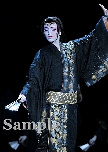 暁千星 舞台写真／月組東京公演『WELCOME TO TAKARAZUKA ―雪と月と花と―』『ピガール狂騒曲』