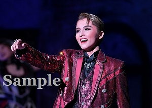 暁千星 舞台写真／月組東京公演『WELCOME TO TAKARAZUKA ―雪と月と花と―』『ピガール狂騒曲』