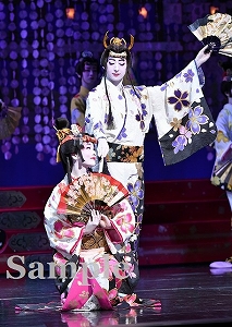 珠城・美園 舞台写真／月組東京公演『WELCOME TO TAKARAZUKA ―雪と月と花と―』『ピガール狂騒曲』