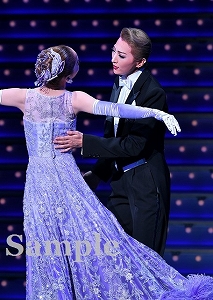 珠城・美園 舞台写真／月組東京公演『WELCOME TO TAKARAZUKA ―雪と月と花と―』『ピガール狂騒曲』