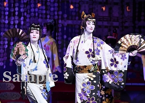 珠城・月城 舞台写真／月組東京公演『WELCOME TO TAKARAZUKA ―雪と月と花と―』『ピガール狂騒曲』