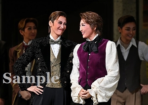 珠城・月城 舞台写真／月組東京公演『WELCOME TO TAKARAZUKA ―雪と月と花と―』『ピガール狂騒曲』