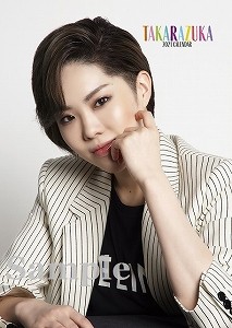 「2021宝塚卓上カレンダー」2Lブロマイド／留依蒔世