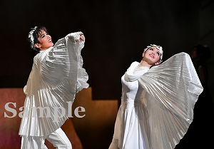 彩風・朝月 舞台写真／雪組大劇場公演『f f f―フォルティッシッシモ―』『シルクロード～盗賊と宝石～』