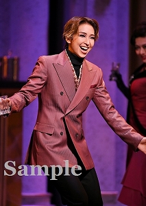 桜木みなと  舞台写真／宙組東京建物 Brillia HALL公演『Hotel Svizra House ホテル スヴィッツラ ハウス』