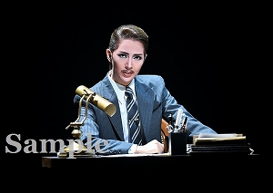 紫藤りゅう  舞台写真／宙組東京建物 Brillia HALL公演『Hotel Svizra House ホテル スヴィッツラ ハウス』