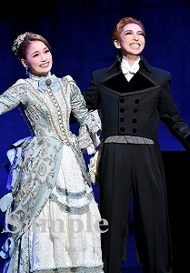 桜木･天彩 舞台写真／宙組大劇場公演『シャーロック・ホームズ―The Game Is Afoot!―』『Delicieux（デリシュー）!―甘美なる巴里―』