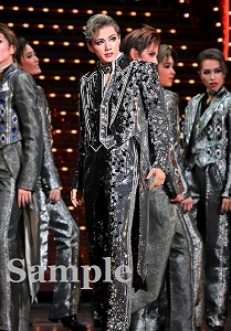 彩風咲奈 舞台写真／雪組大劇場公演『CITY HUNTER』『Fire Fever!』