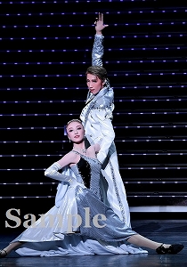 真風・潤 舞台写真／宙組大劇場公演『NEVER SAY GOODBYE』