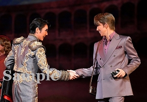 真風・芹香 舞台写真／宙組大劇場公演『NEVER SAY GOODBYE』