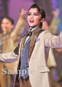 暁千星 舞台写真／月組東京公演『今夜、ロマンス劇場で』『FULL SWING！』