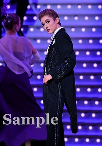 彩風咲奈 舞台写真／雪組大劇場公演『夢介千両みやげ』『Sensational!』