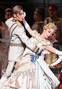 水美・春妃 舞台写真／花組大劇場公演『うたかたの恋』『ENCHANTEMENT―華麗なる香水―』