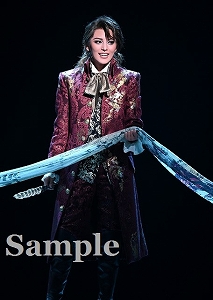 朝美絢 舞台写真／雪組KAAT神奈川芸術劇場公演『海辺のストルーエンセ』