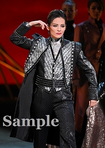 朝美絢 舞台写真／雪組KAAT神奈川芸術劇場公演『海辺のストルーエンセ』