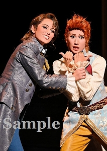 朝美・縣 舞台写真／雪組KAAT神奈川芸術劇場公演『海辺のストルーエンセ』