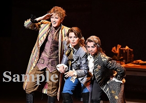 朝美・真那・諏訪 舞台写真／雪組KAAT神奈川芸術劇場公演『海辺のストルーエンセ』