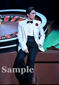 真風涼帆 舞台写真／宙組大劇場公演『カジノ・ロワイヤル～我が名はボンド～』