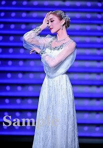 潤花 舞台写真／宙組大劇場公演『カジノ・ロワイヤル～我が名はボンド～』