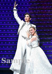 真風・潤 舞台写真／宙組大劇場公演『カジノ・ロワイヤル～我が名はボンド～』