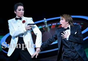 真風・桜木 舞台写真／宙組大劇場公演『カジノ・ロワイヤル～我が名はボンド～』