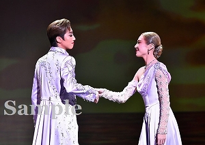 真風・潤 舞台写真／「真風涼帆サヨナラショー」