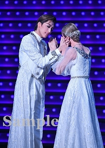 真風・潤 舞台写真／宙組東京公演『カジノ・ロワイヤル～我が名はボンド～』